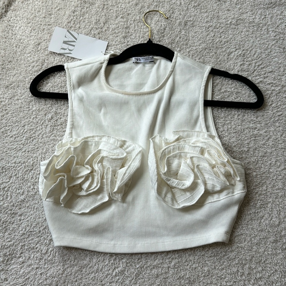 ZARA crop top 100% cotton with white roses flattering design s. M